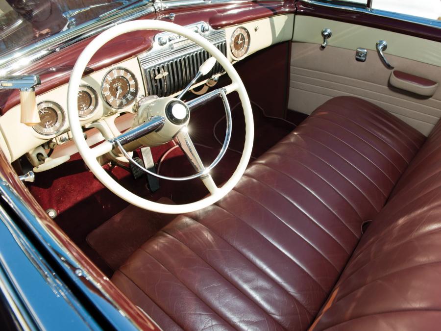  Cadillac Series 62 Convertible 1947 года  (фото 19 из 31)